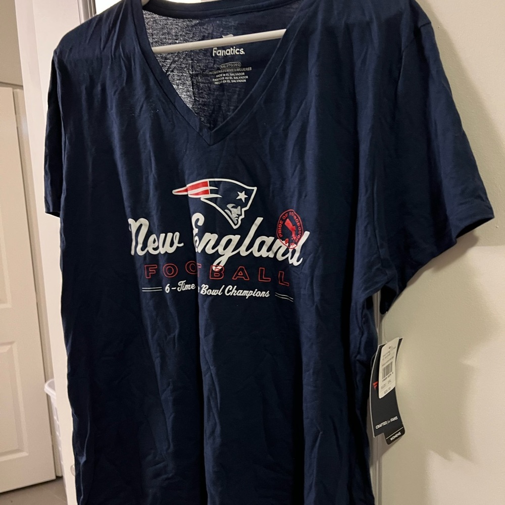 Navy v-neck patriots t-shirt